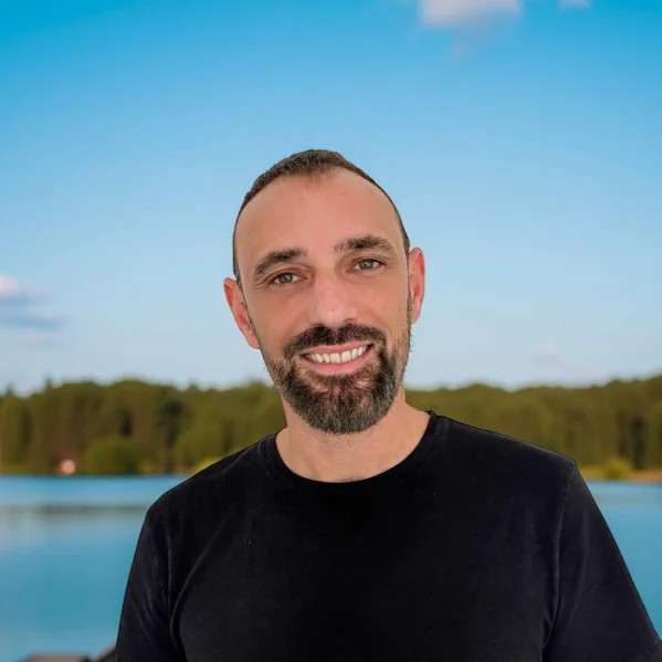 Portrett av Stéphane Lavergé, grunnlegger og driver av MusicForYou